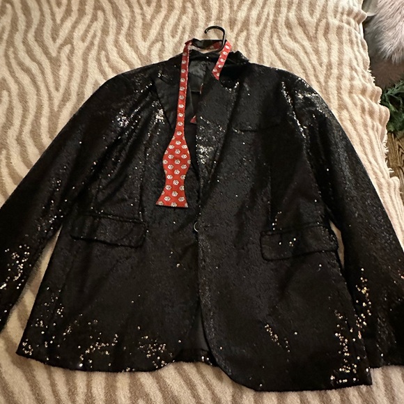 Men’s large suit jacket; sparkly black. Perfect for any fun occasion or event . - Picture 4 of 4